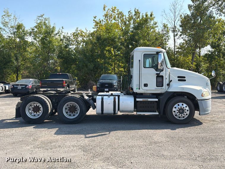 2017 Mack CXU613