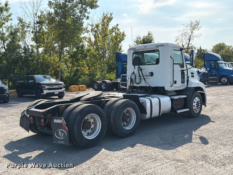 2017 Mack CXU613