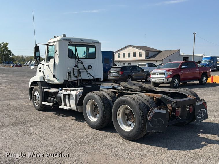 2017 Mack CXU613
