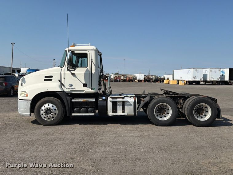 2017 Mack CXU613