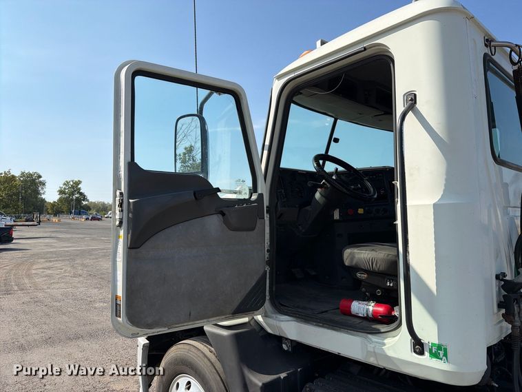2017 Mack CXU613