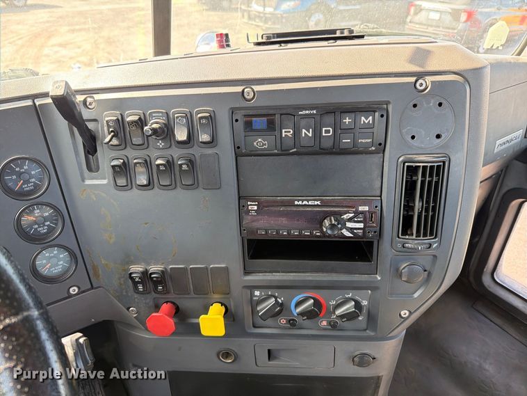 2017 Mack CXU613