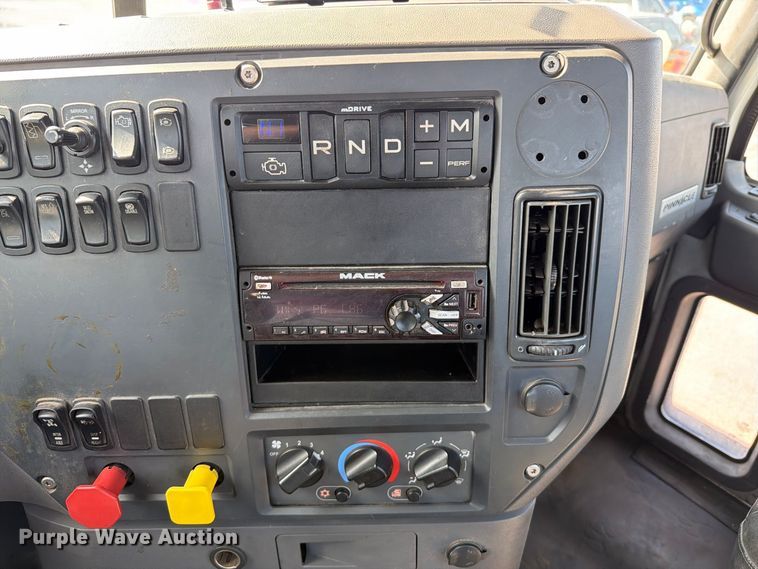 2017 Mack CXU613