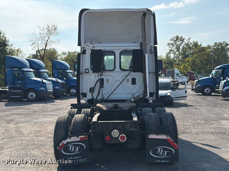image for item FT6282 2015 Freightliner Cascadia 125 semi truck