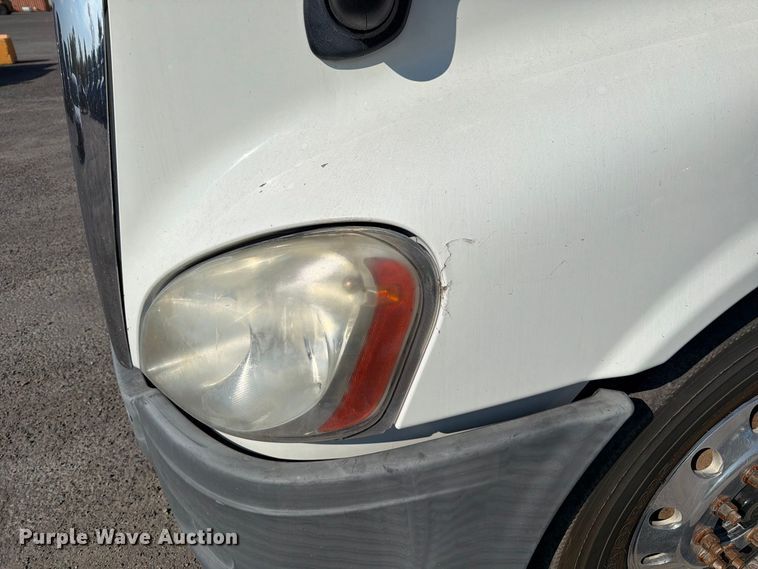 image for item FT6282 2015 Freightliner Cascadia 125 semi truck