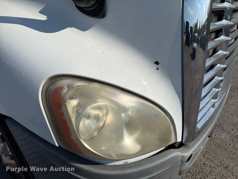 image for item FT6282 2015 Freightliner Cascadia 125 semi truck