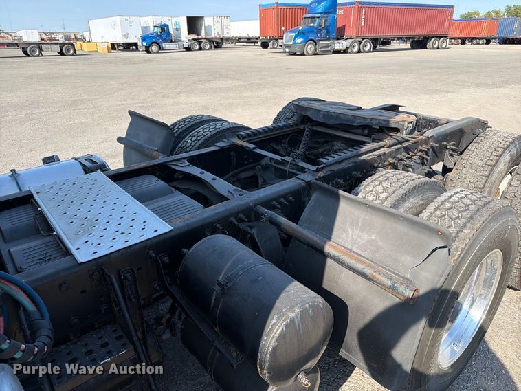 image for item FT6282 2015 Freightliner Cascadia 125 semi truck