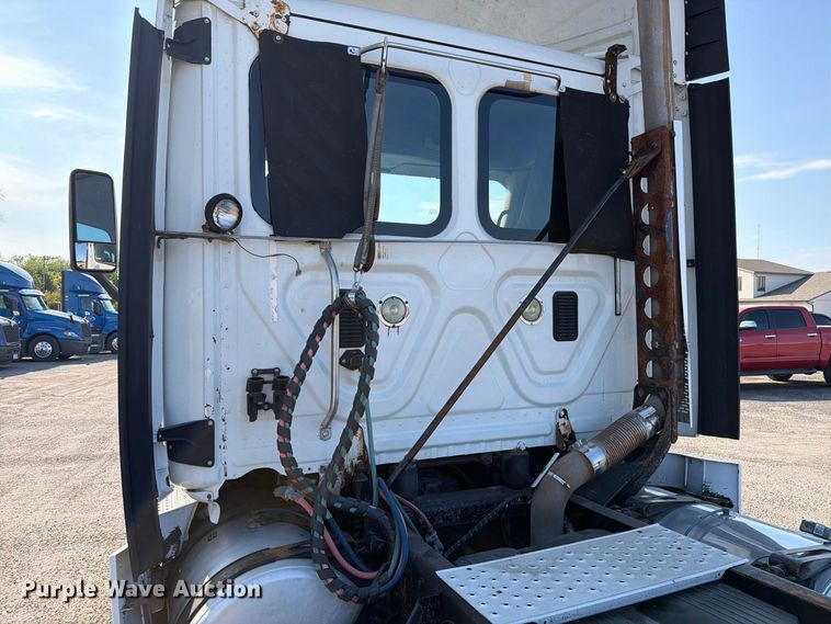 image for item FT6282 2015 Freightliner Cascadia 125 semi truck