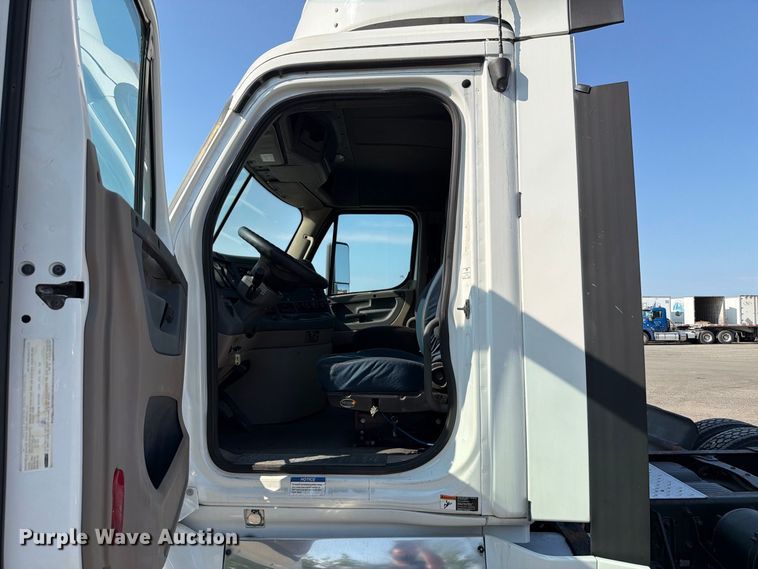 image for item FT6282 2015 Freightliner Cascadia 125 semi truck