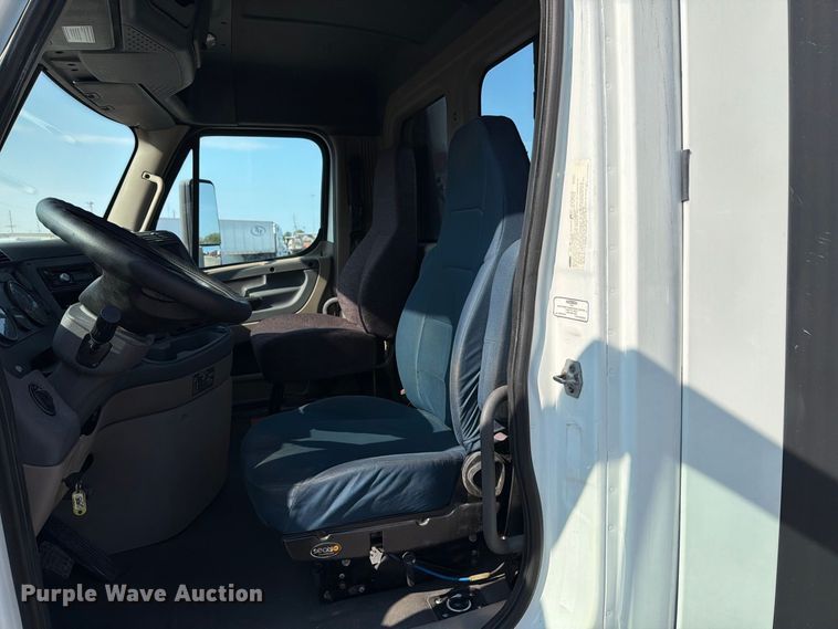 image for item FT6282 2015 Freightliner Cascadia 125 semi truck