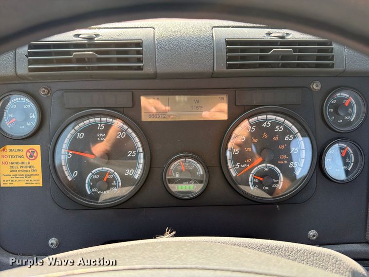image for item FT6282 2015 Freightliner Cascadia 125 semi truck