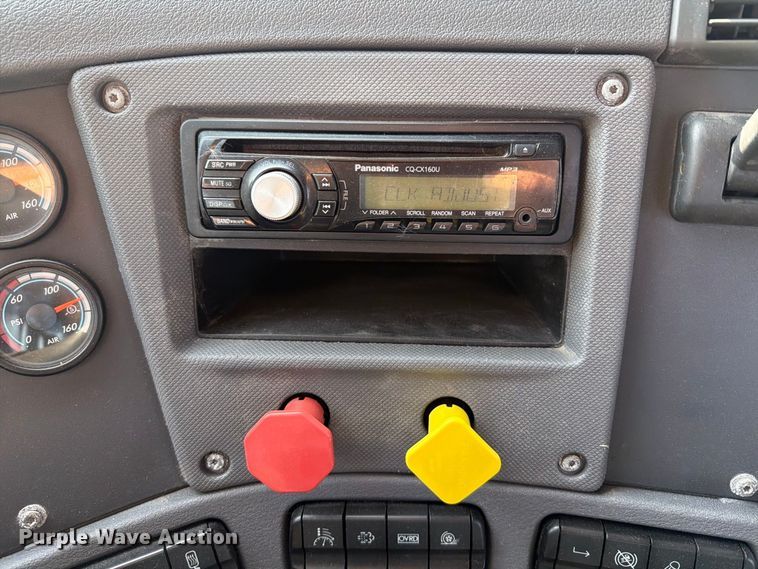 image for item FT6282 2015 Freightliner Cascadia 125 semi truck