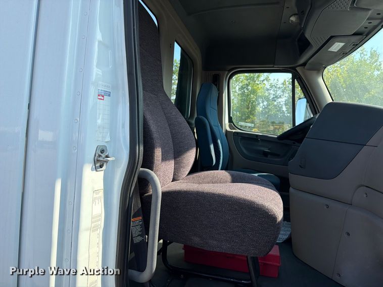 image for item FT6282 2015 Freightliner Cascadia 125 semi truck