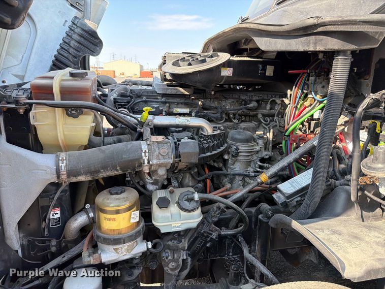 image for item FT6282 2015 Freightliner Cascadia 125 semi truck