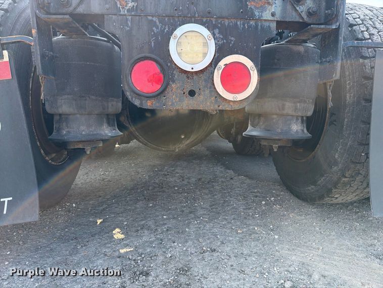 image for item FT6282 2015 Freightliner Cascadia 125 semi truck