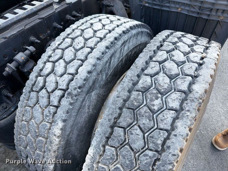 image for item FT6282 2015 Freightliner Cascadia 125 semi truck