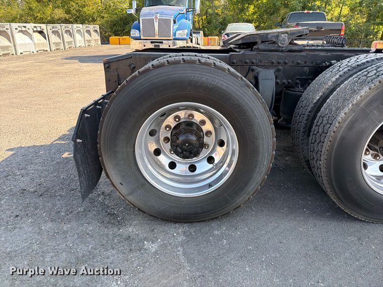 image for item FT6282 2015 Freightliner Cascadia 125 semi truck