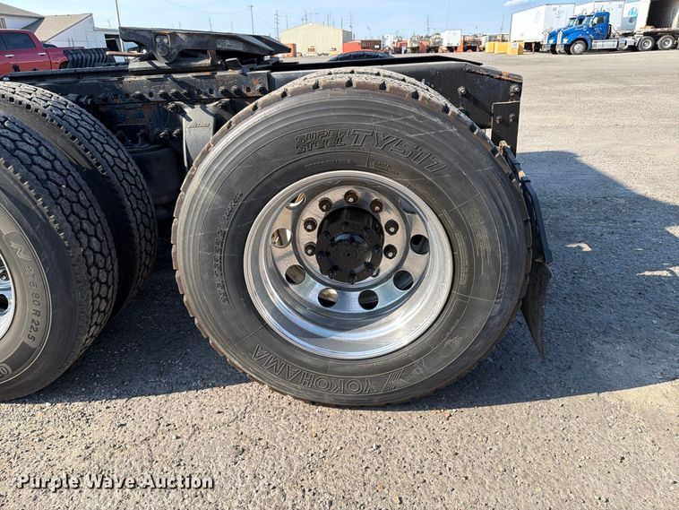 image for item FT6282 2015 Freightliner Cascadia 125 semi truck