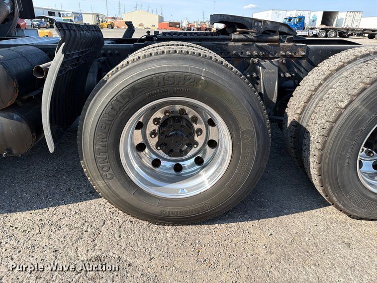 image for item FT6282 2015 Freightliner Cascadia 125 semi truck