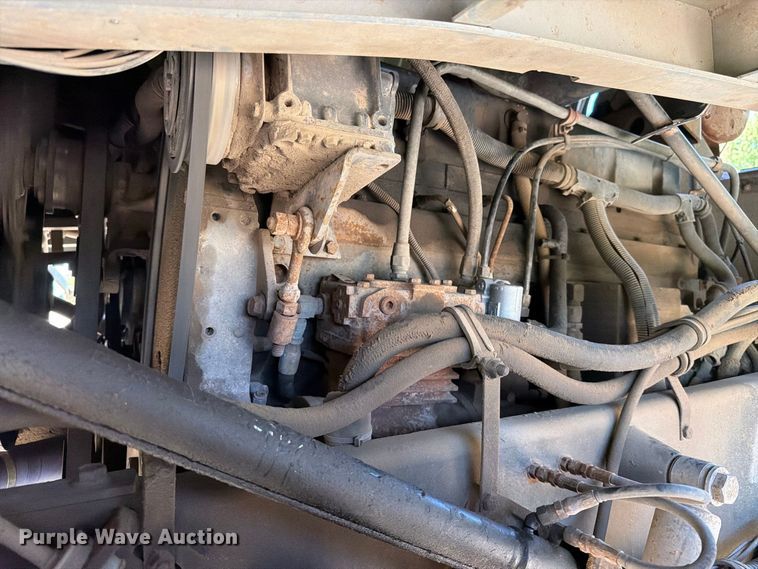 image for item FT6724 1993 International 9600 semi truck