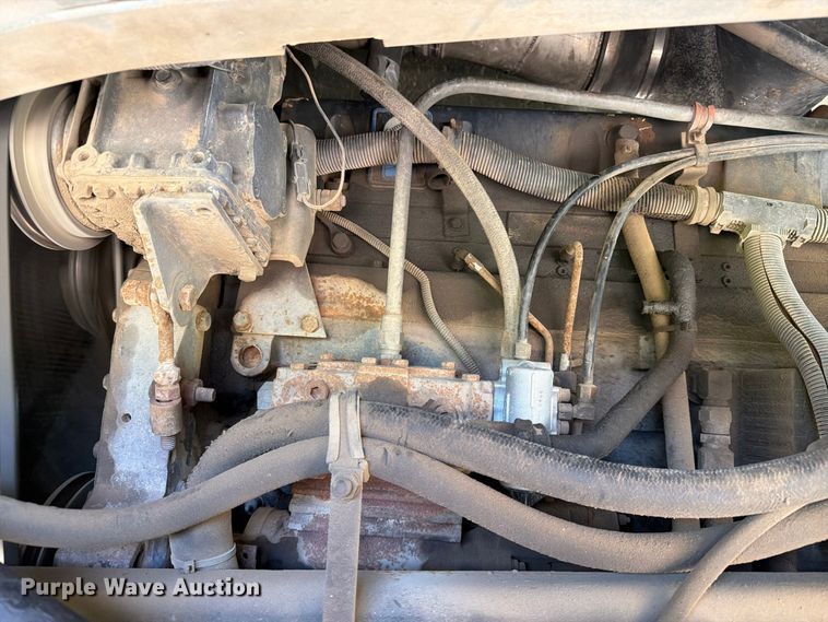 image for item FT6724 1993 International 9600 semi truck