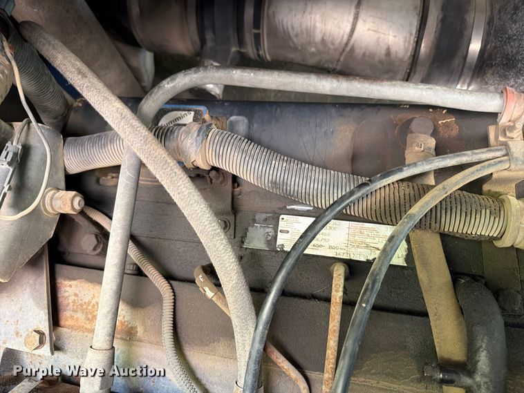 image for item FT6724 1993 International 9600 semi truck