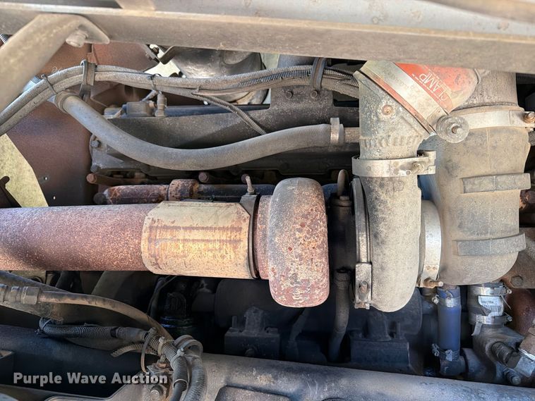 image for item FT6724 1993 International 9600 semi truck