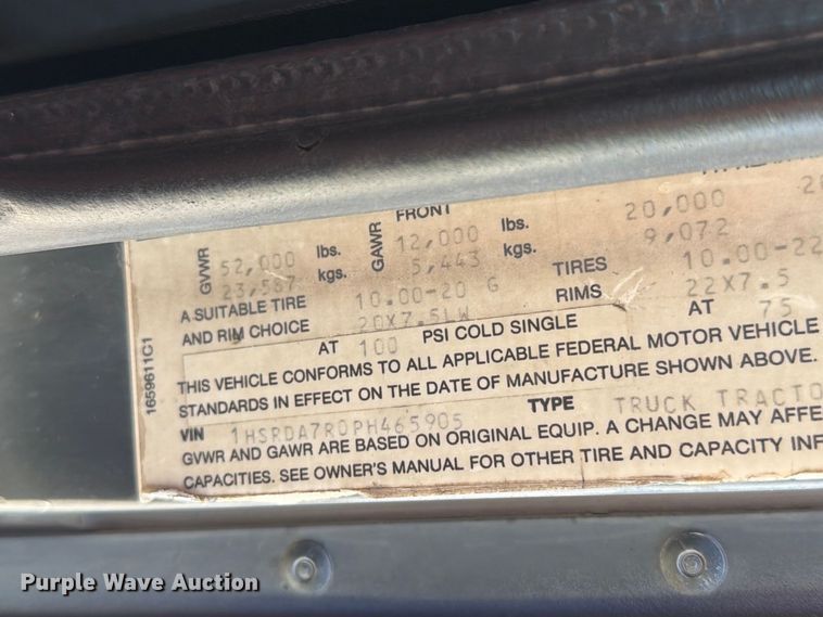 image for item FT6724 1993 International 9600 semi truck