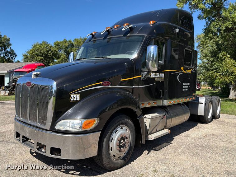 image for item FT6725 2005 Peterbilt 387 semi truck