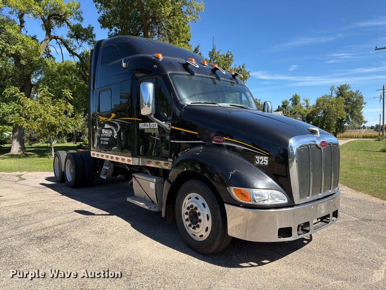 image for item FT6725 2005 Peterbilt 387 semi truck