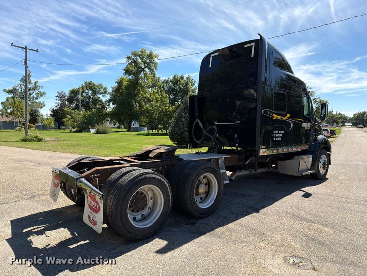 image for item FT6725 2005 Peterbilt 387 semi truck
