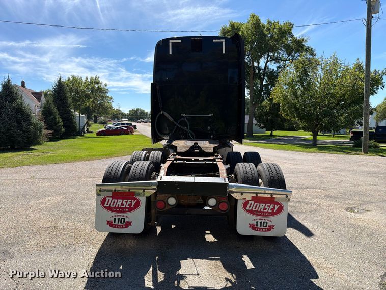 image for item FT6725 2005 Peterbilt 387 semi truck