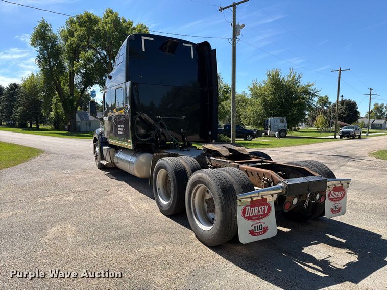 image for item FT6725 2005 Peterbilt 387 semi truck