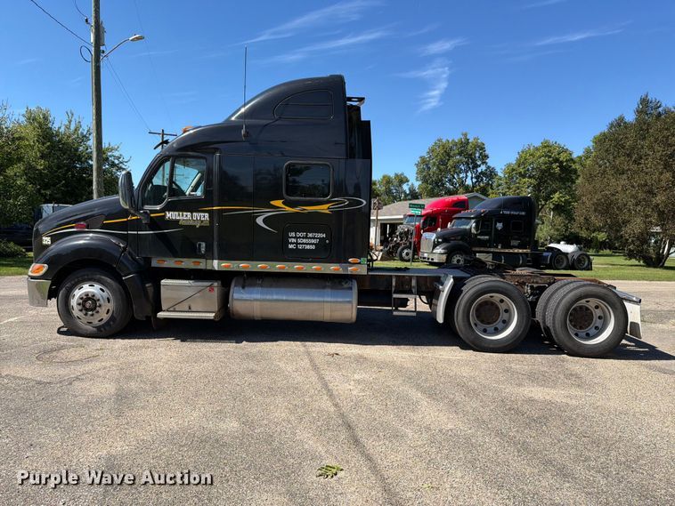 image for item FT6725 2005 Peterbilt 387 semi truck