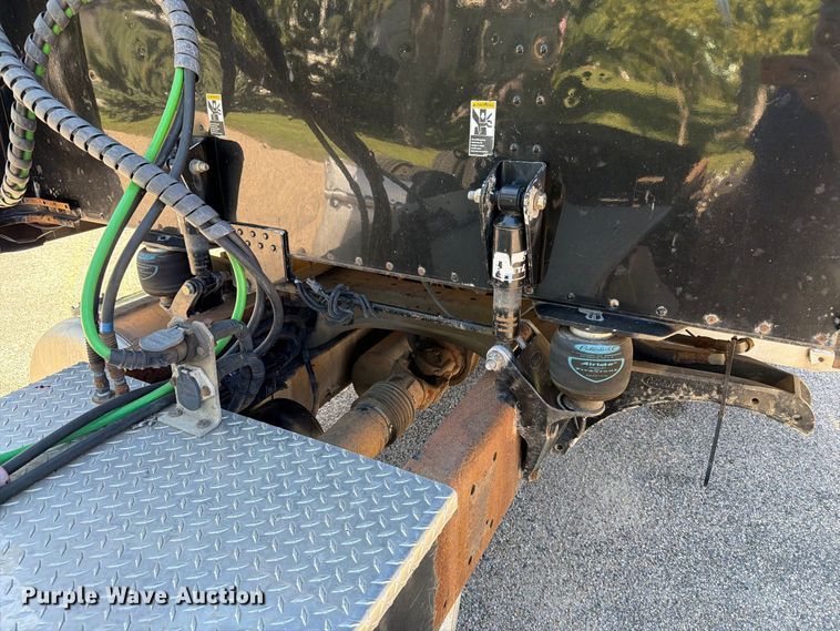 image for item FT6725 2005 Peterbilt 387 semi truck