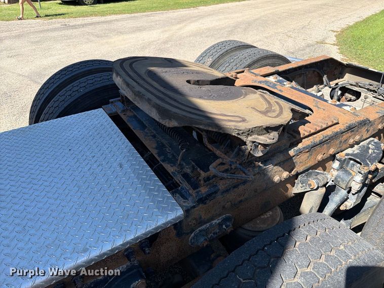 image for item FT6725 2005 Peterbilt 387 semi truck