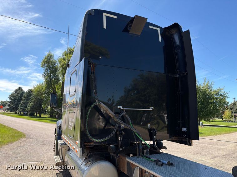 image for item FT6725 2005 Peterbilt 387 semi truck