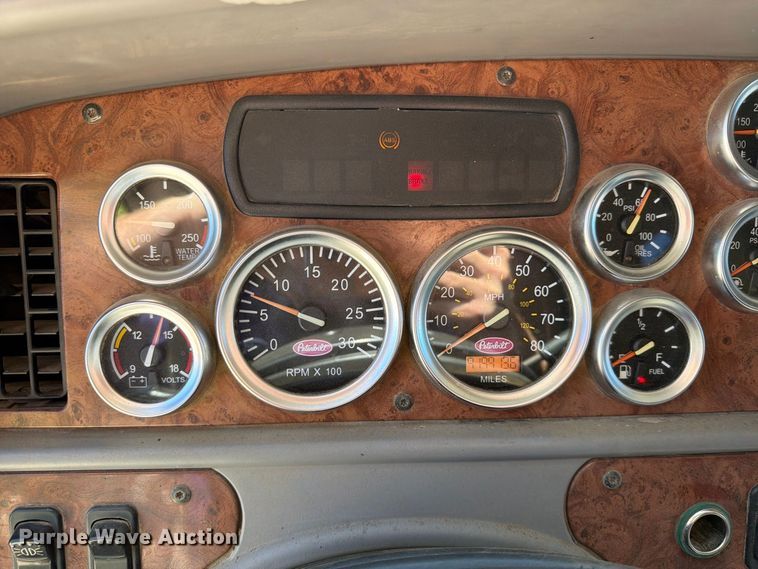 image for item FT6725 2005 Peterbilt 387 semi truck