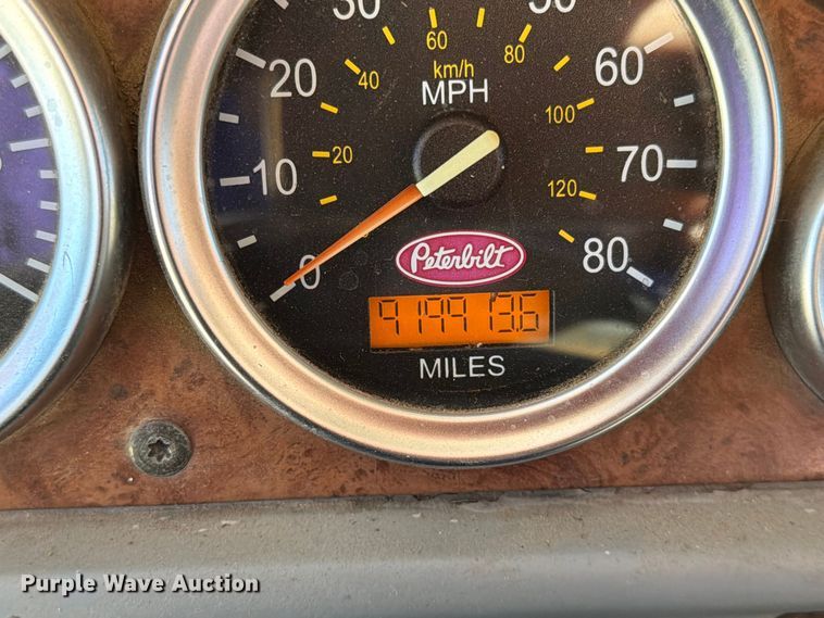 image for item FT6725 2005 Peterbilt 387 semi truck