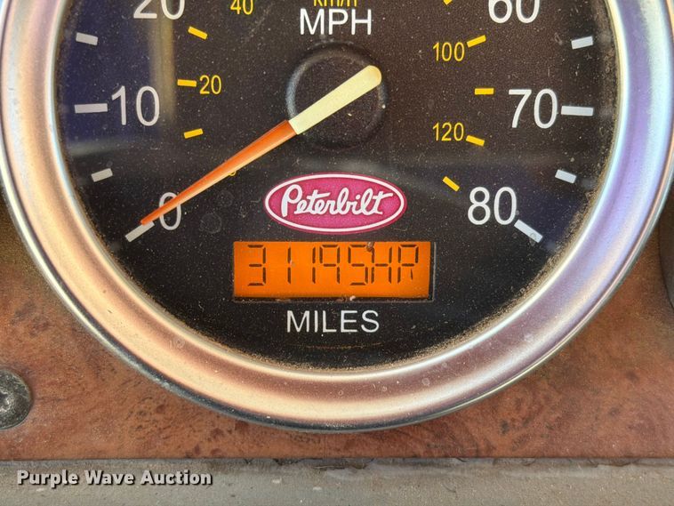 image for item FT6725 2005 Peterbilt 387 semi truck