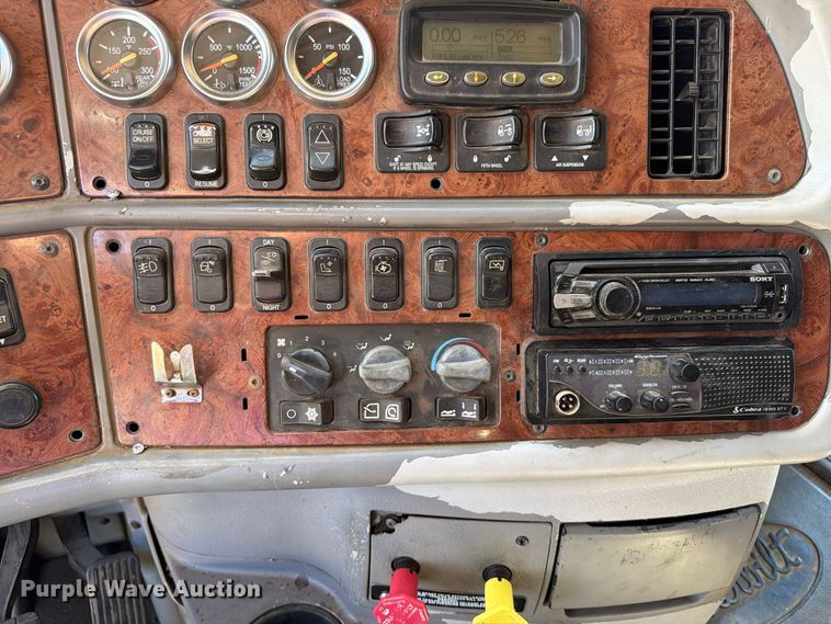image for item FT6725 2005 Peterbilt 387 semi truck