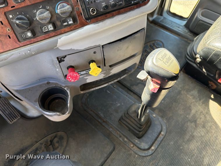 image for item FT6725 2005 Peterbilt 387 semi truck