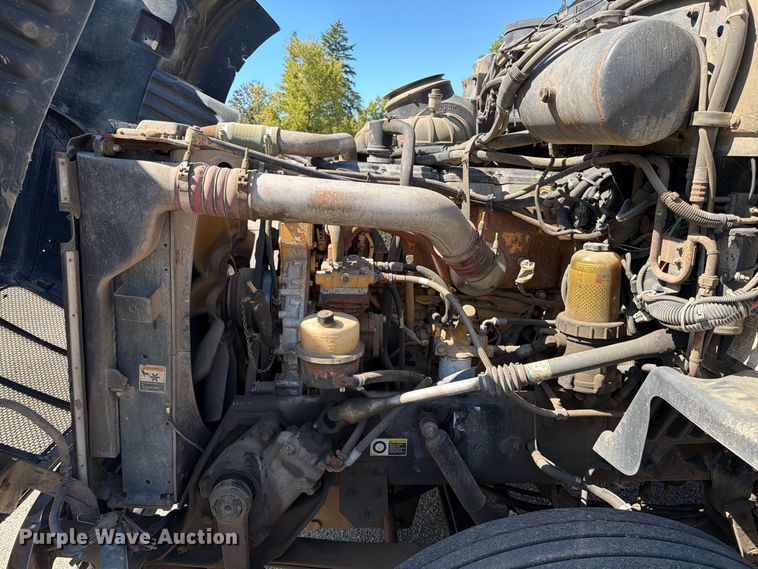 image for item FT6725 2005 Peterbilt 387 semi truck