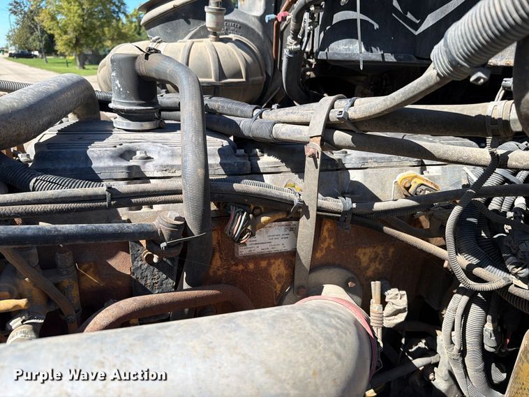 image for item FT6725 2005 Peterbilt 387 semi truck