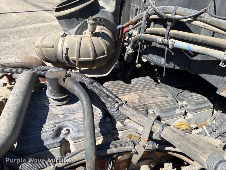 image for item FT6725 2005 Peterbilt 387 semi truck