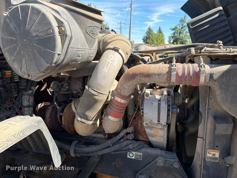 image for item FT6725 2005 Peterbilt 387 semi truck