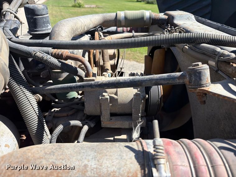 image for item FT6725 2005 Peterbilt 387 semi truck