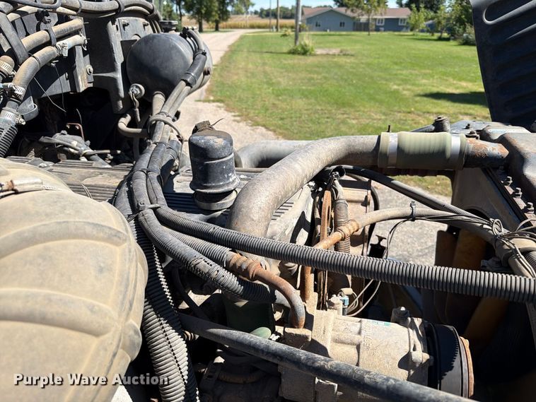 image for item FT6725 2005 Peterbilt 387 semi truck