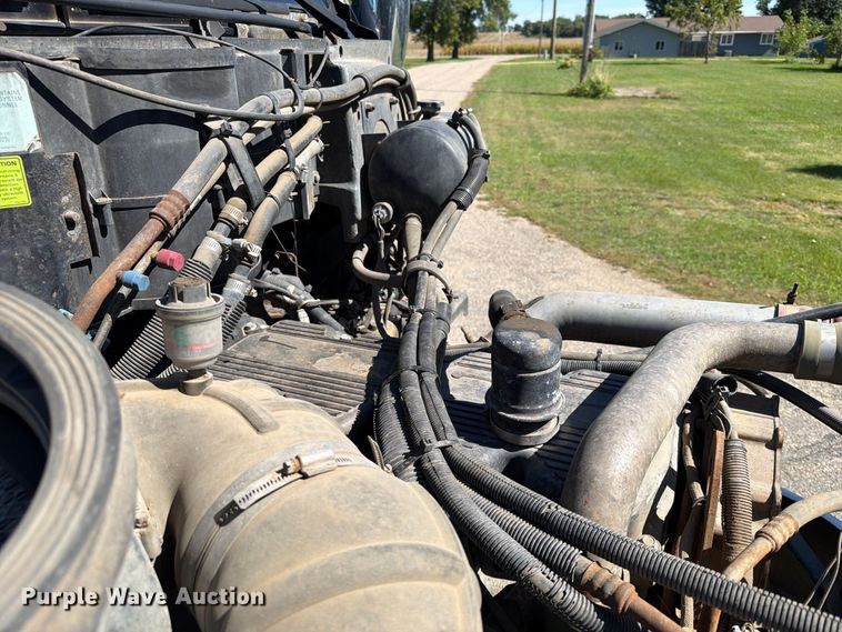 image for item FT6725 2005 Peterbilt 387 semi truck