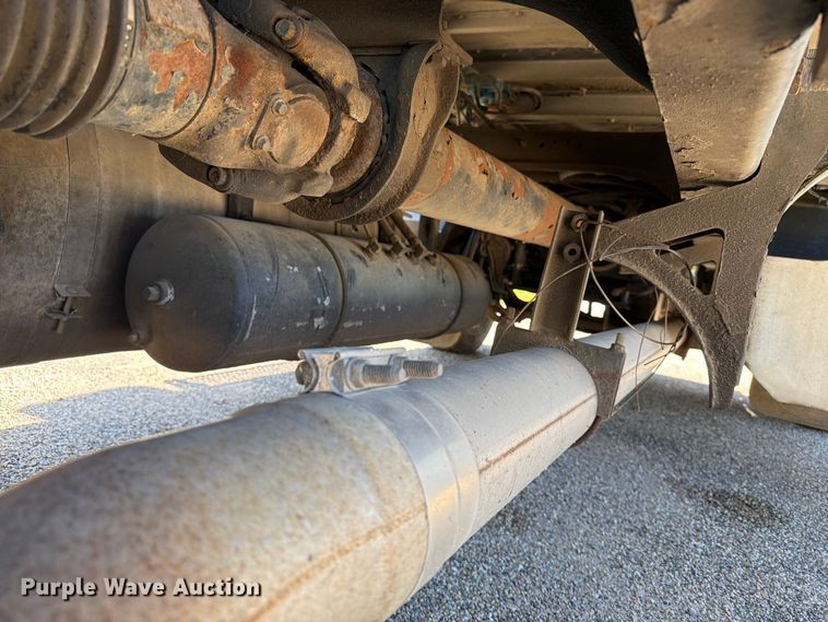image for item FT6725 2005 Peterbilt 387 semi truck